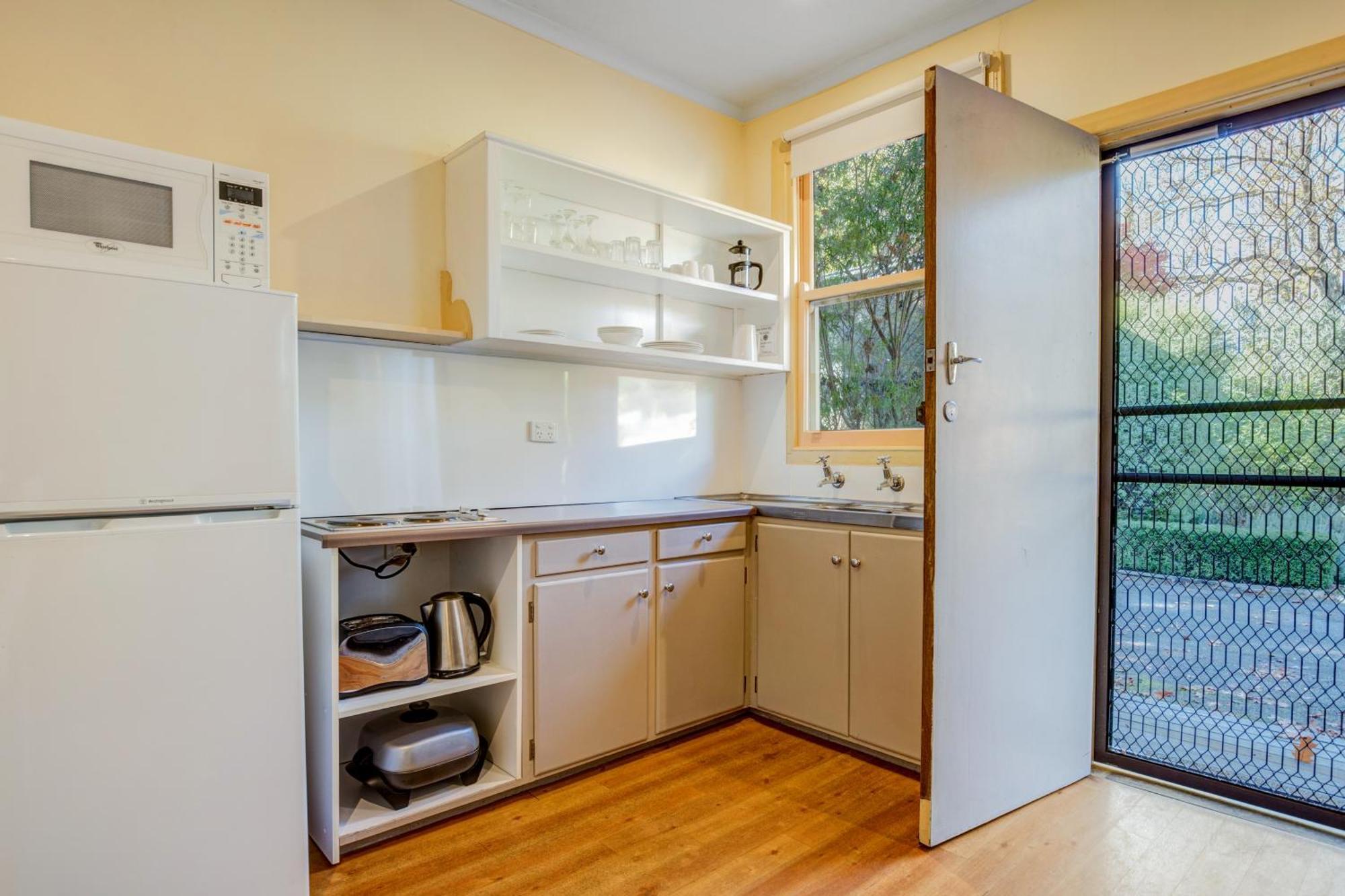 Viewhill Holiday Units - Bright Room photo